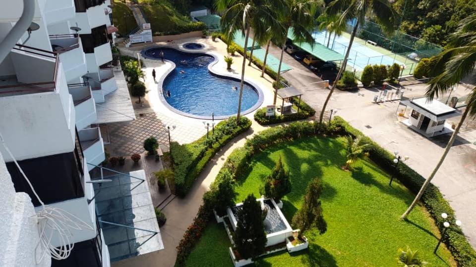 Susie'S Resort Seaview Suites At Sri Sayang باتو فيرينغي المظهر الخارجي الصورة