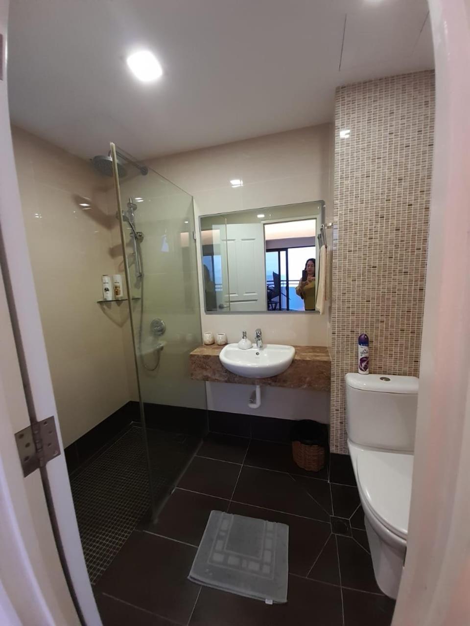 Susie'S Resort Seaview Suites At Sri Sayang باتو فيرينغي المظهر الخارجي الصورة